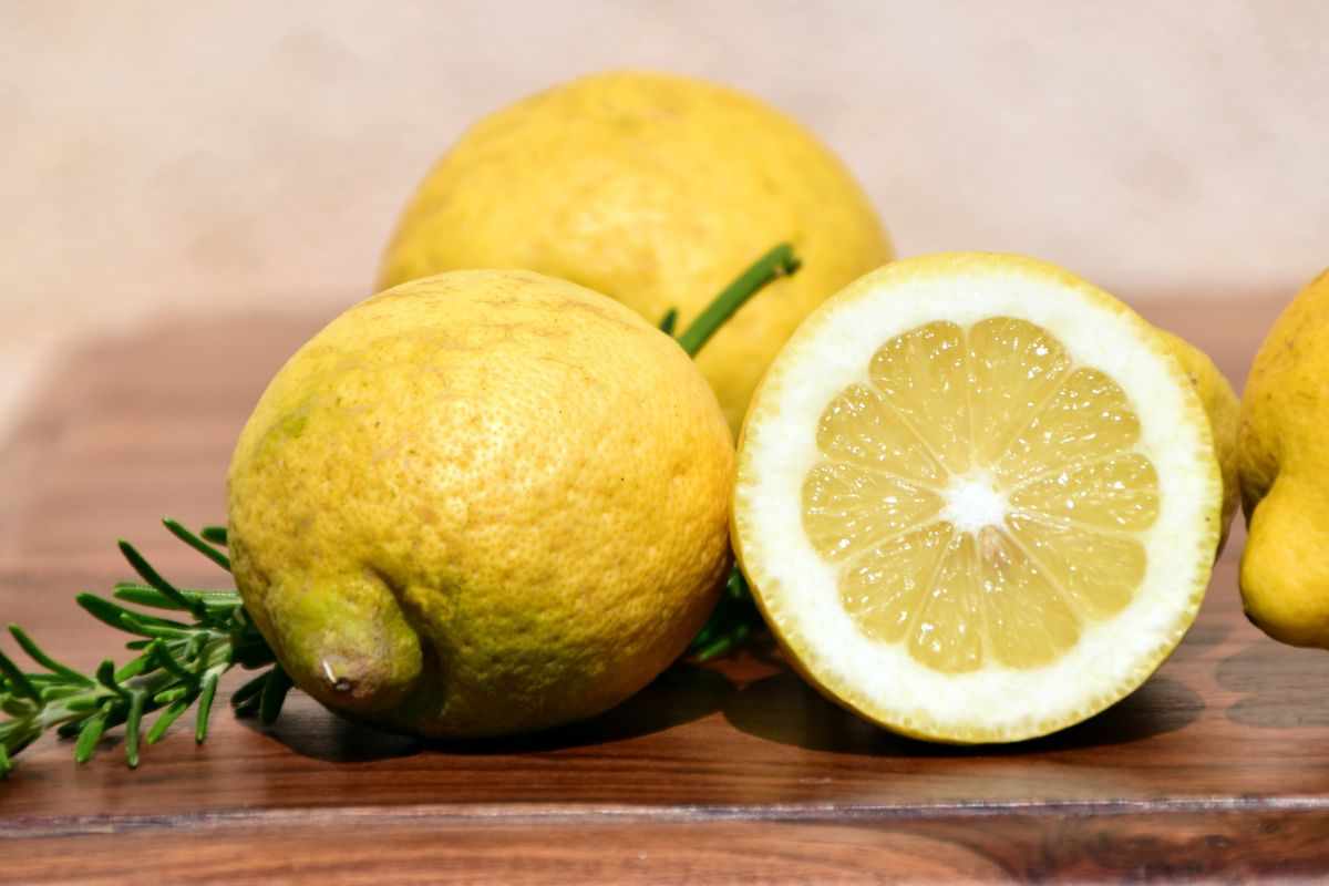 Limone: come utilizzarlo per avere una casa splendente