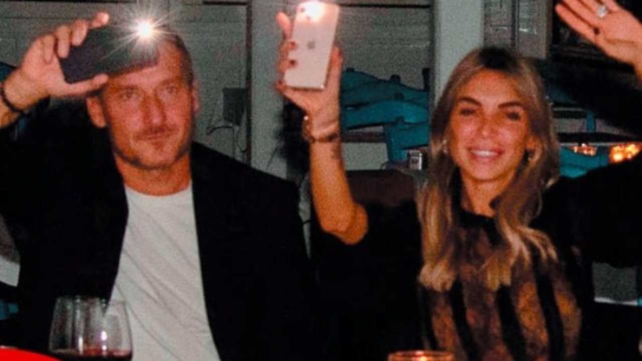 Francesco Totti: la prima foto della casa con Noemi per Natale | Bellissima